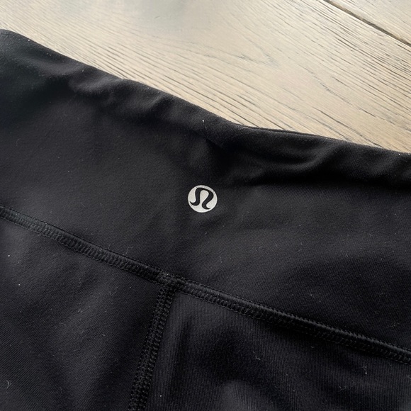 ❤️Lululemon Cropped Leggings Black Size 2 - Picture 4 of 5